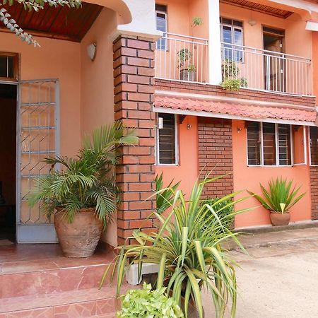 Hotel Acacia Kampala Bagian luar foto