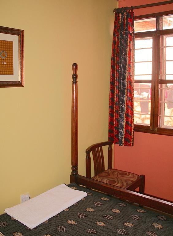 Hotel Acacia Kampala Bagian luar foto