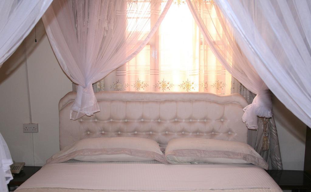 Hotel Acacia Kampala Ruang foto