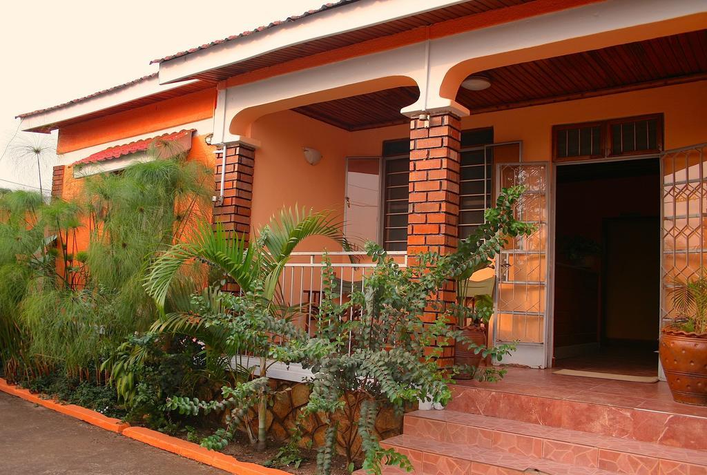 Hotel Acacia Kampala Bagian luar foto