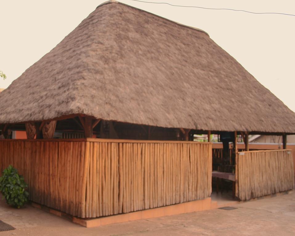 Hotel Acacia Kampala Bagian luar foto