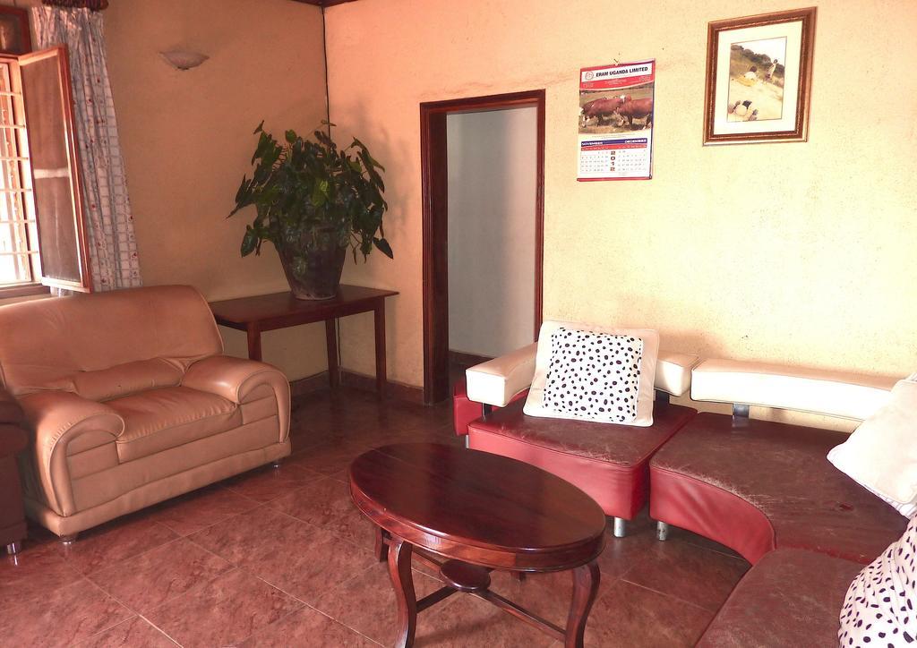 Hotel Acacia Kampala Bagian luar foto