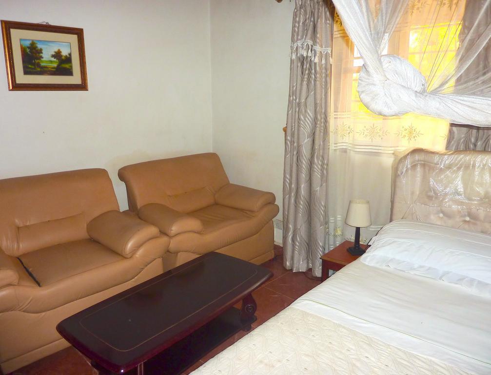 Hotel Acacia Kampala Bagian luar foto