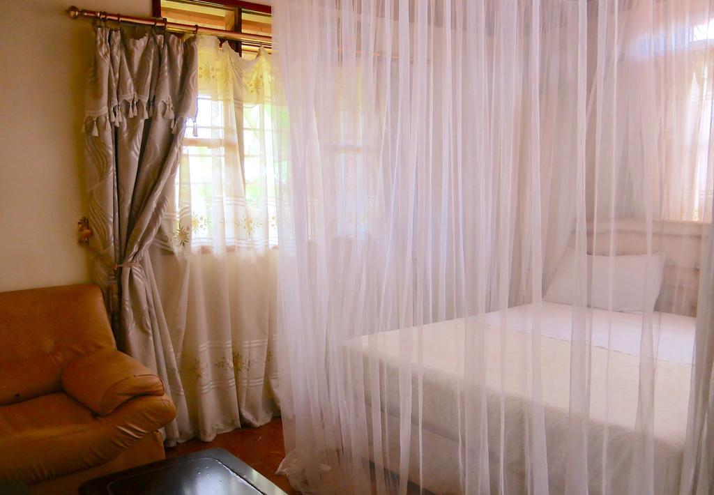 Hotel Acacia Kampala Bagian luar foto