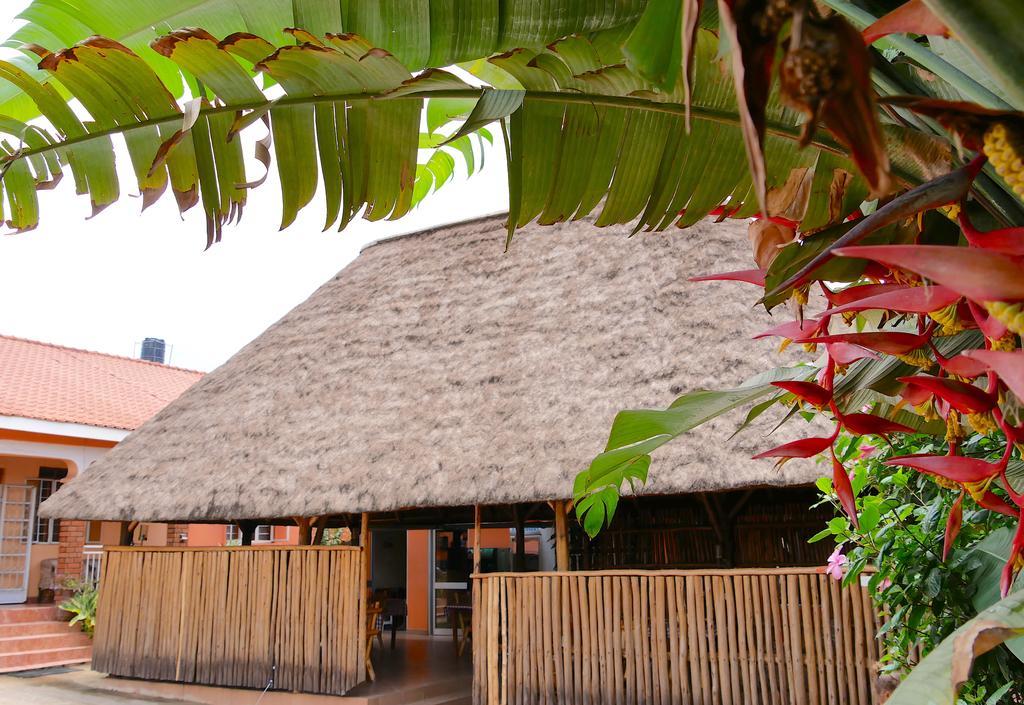 Hotel Acacia Kampala Bagian luar foto