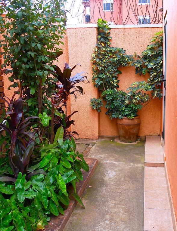Hotel Acacia Kampala Bagian luar foto