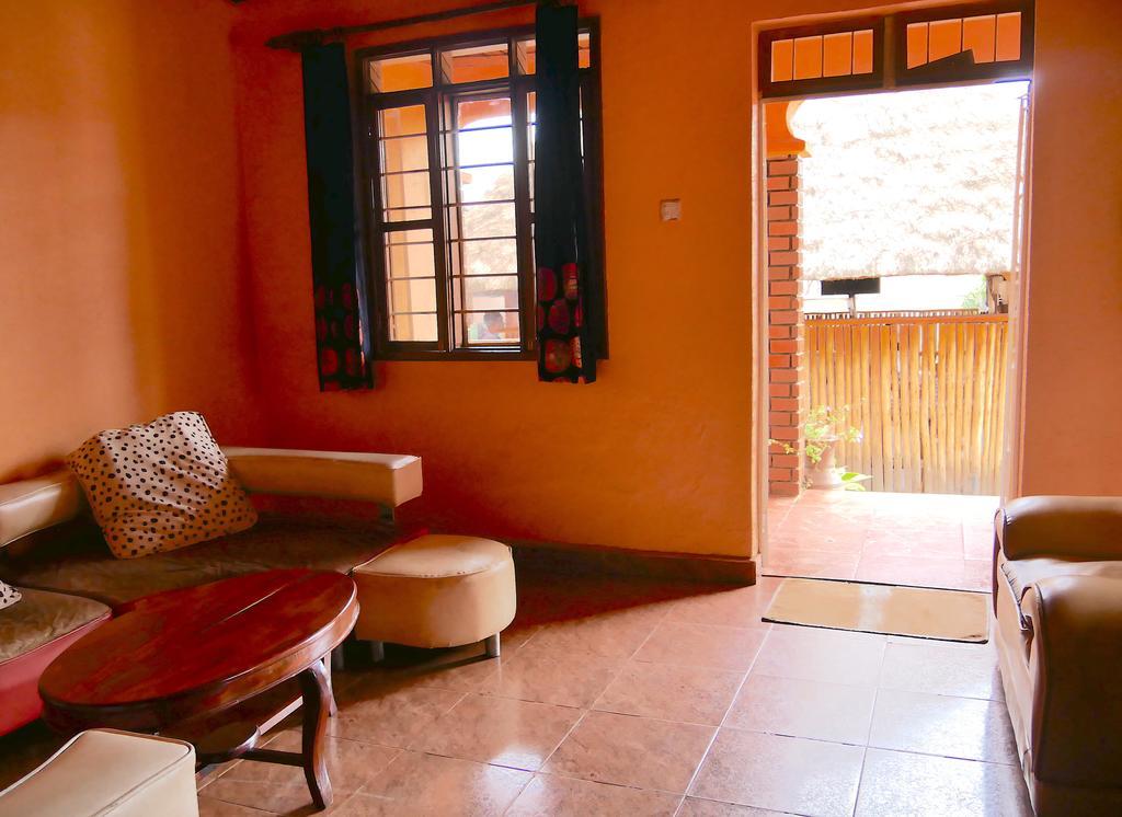 Hotel Acacia Kampala Bagian luar foto