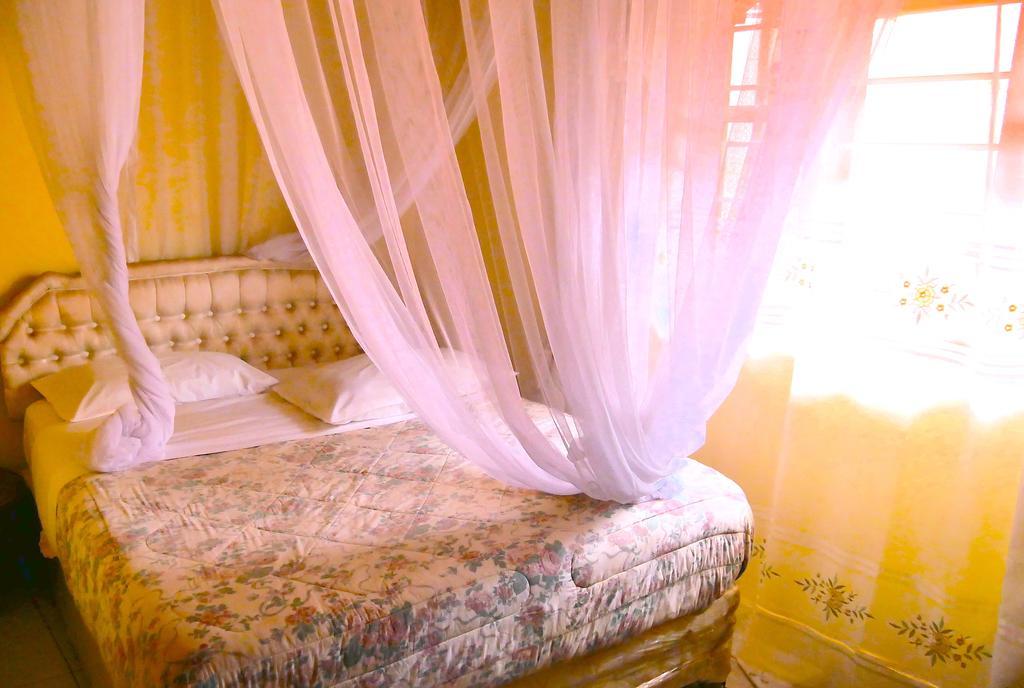 Hotel Acacia Kampala Bagian luar foto