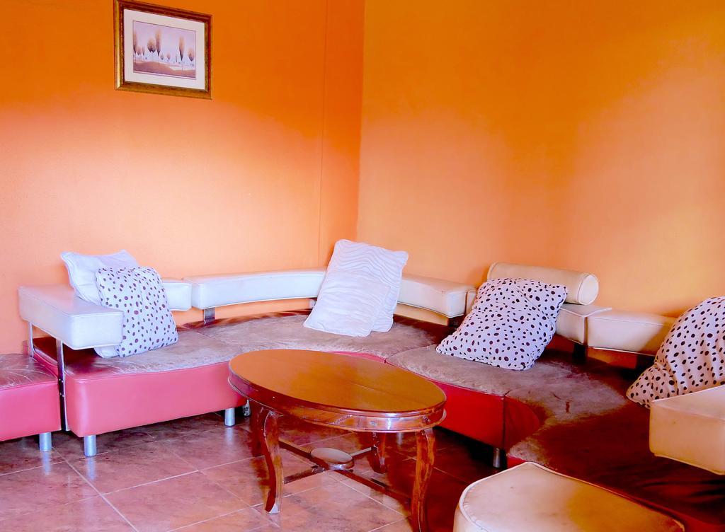 Hotel Acacia Kampala Bagian luar foto