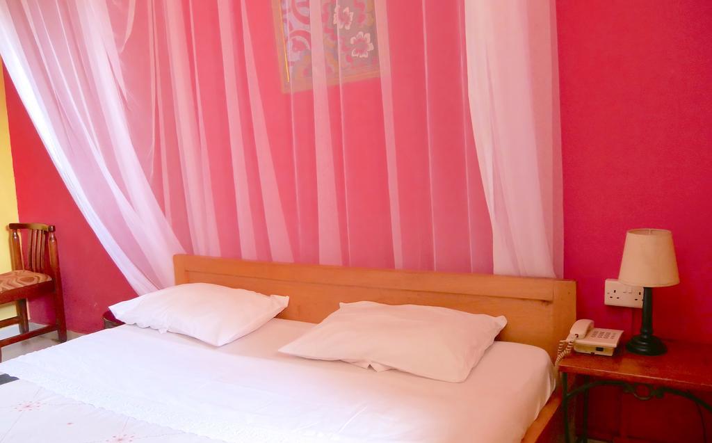 Hotel Acacia Kampala Bagian luar foto