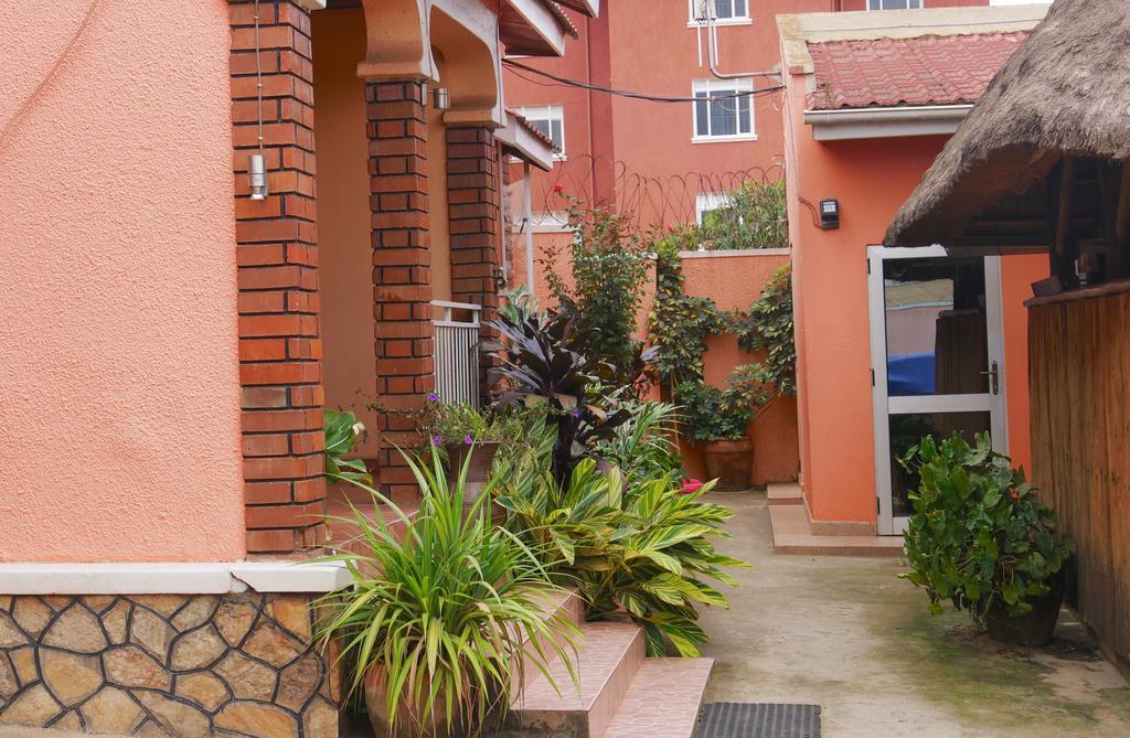 Hotel Acacia Kampala Bagian luar foto