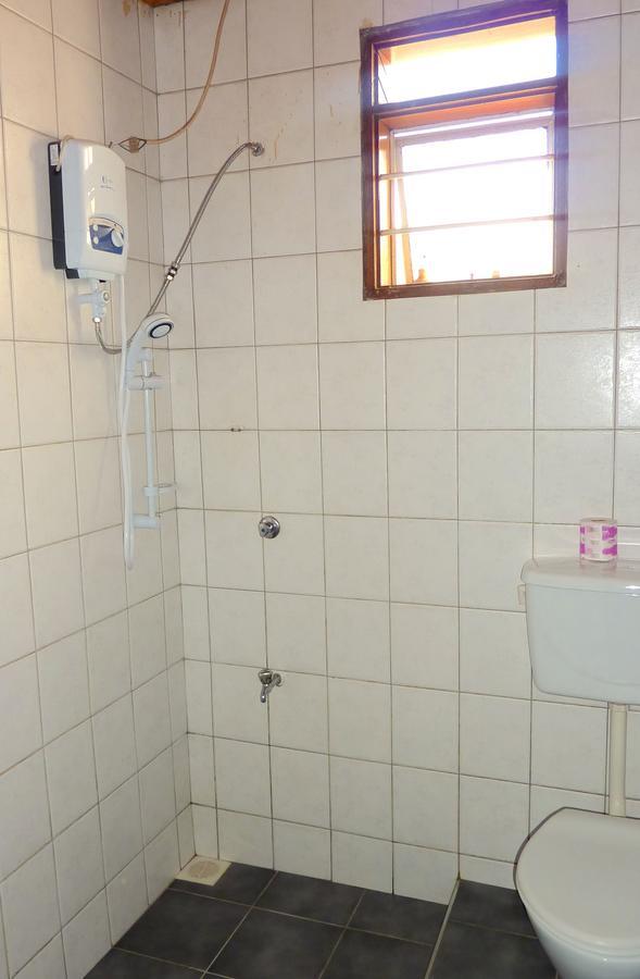 Hotel Acacia Kampala Ruang foto